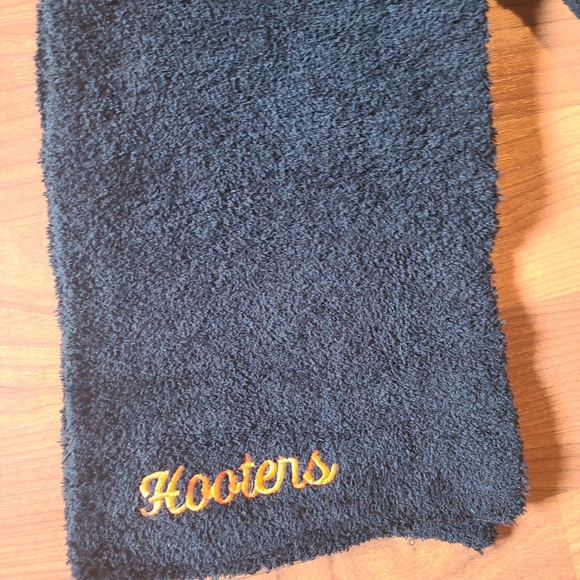 Hooters black unisex scarf and beanie set - Picture 7 of 14